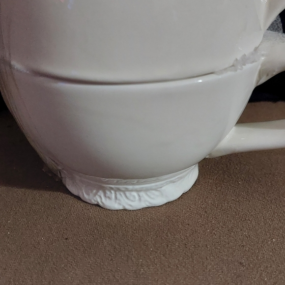Vintage Teapot Cup Set Stacked White Porcelain with Relief Molded White Flowers - Picture 13 of 15